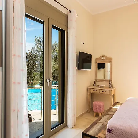 Peaceful Close To Rethymno With Pool וילה